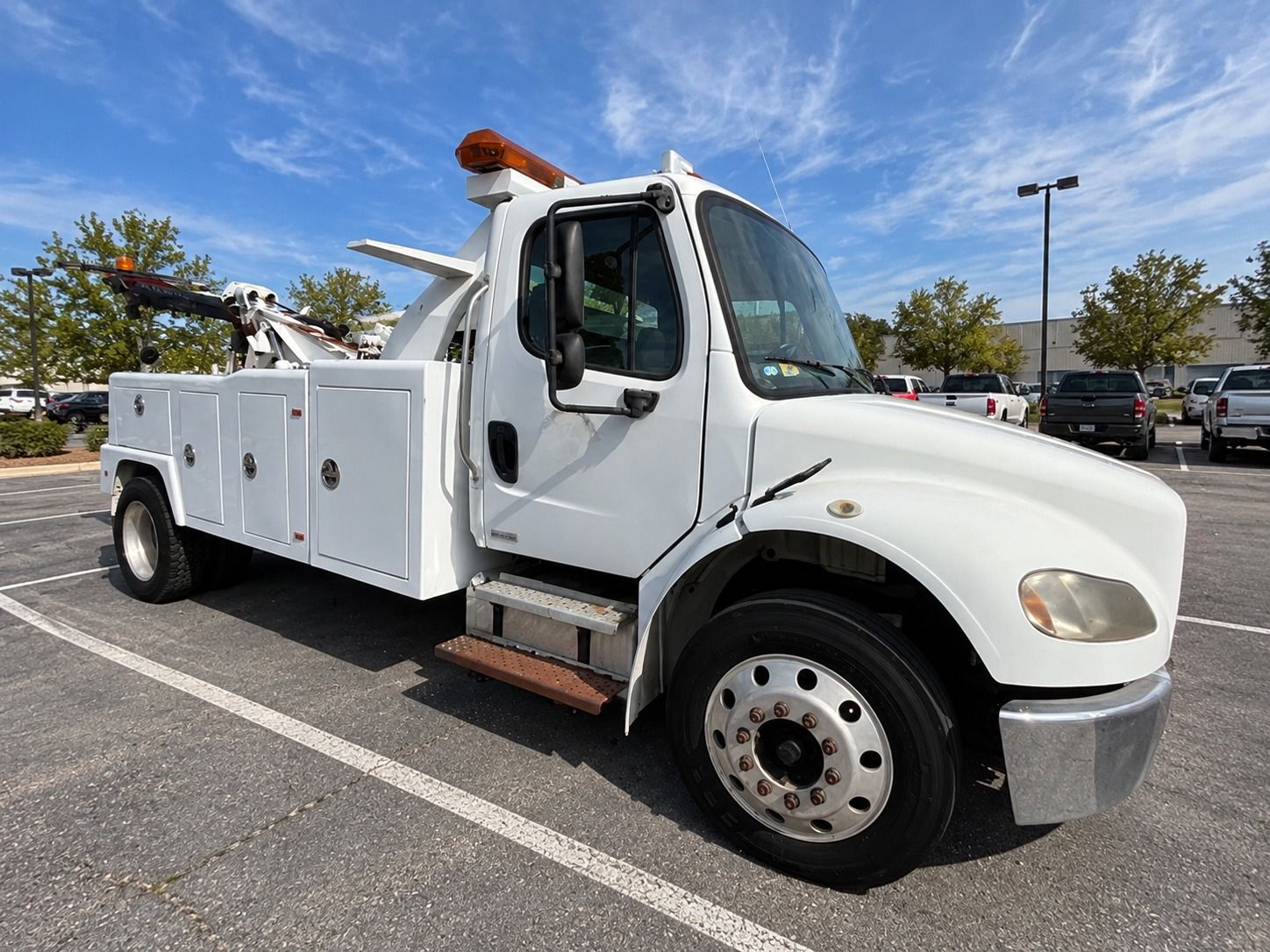 FREIGHTLINER M2